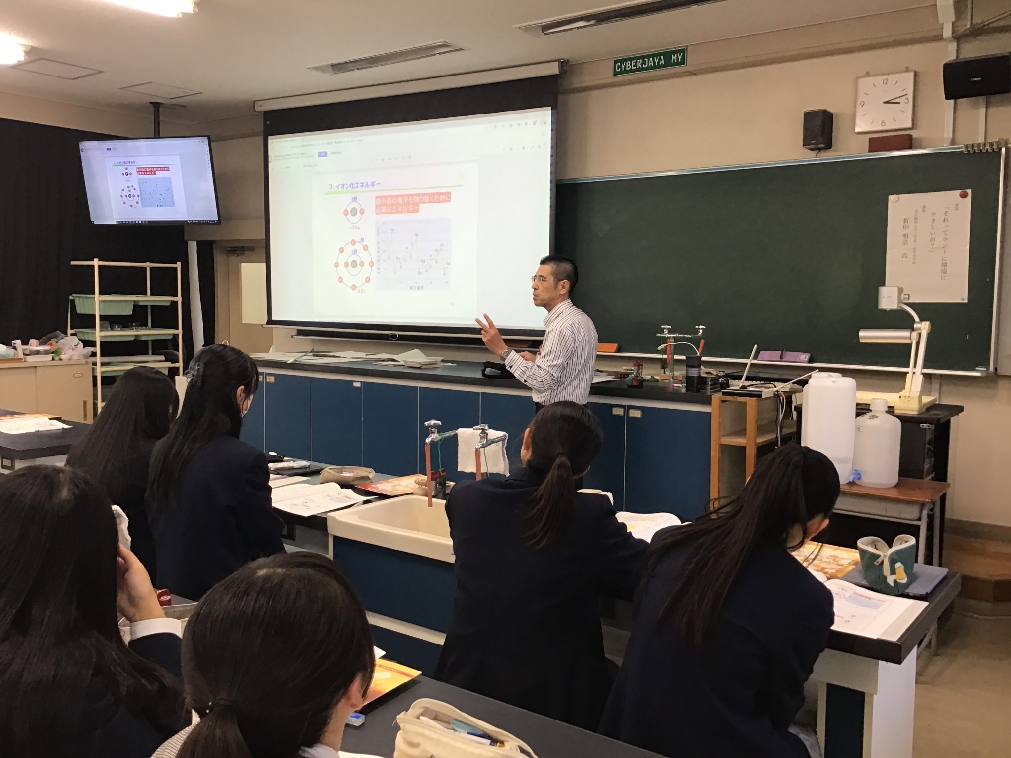 折田教授が岡山城東高等学校の２年生を対象に出張講義を行いました