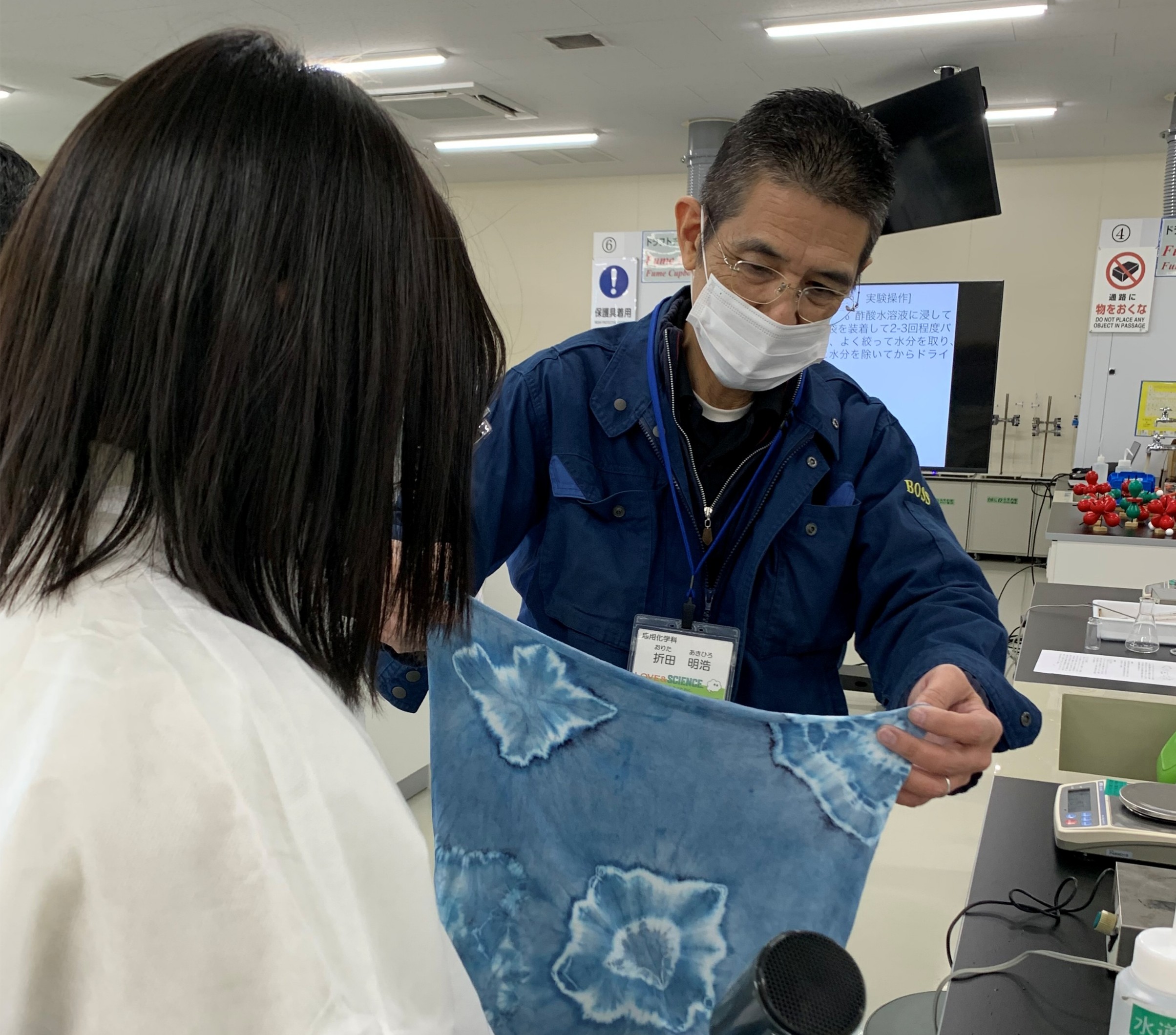 夢・化学-21 化学への招待（化学実験教室 応用編）を行いました