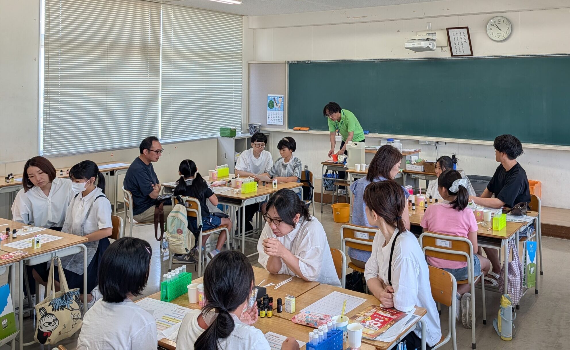 岡山理科大学附属中学校オープンスクール「理科実験教室・モノづくり教室」に出展しました！